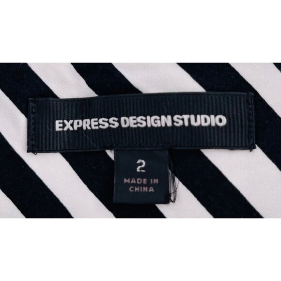 Express Design Studio Black & White Geometric Print Short Skirt Size 2 - Picture 2 of 5